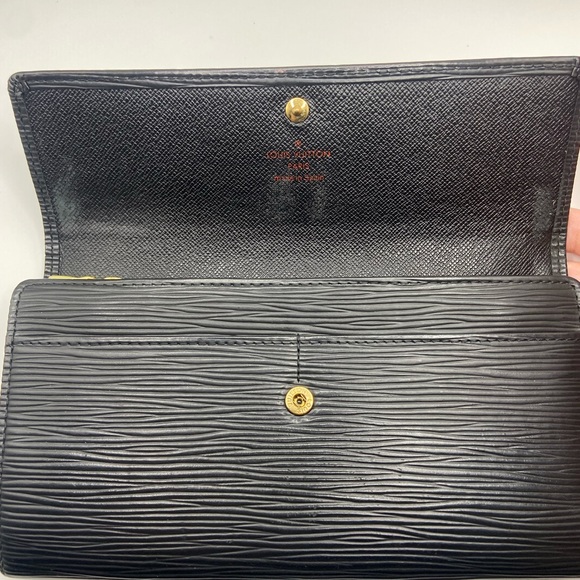 Louis Vuitton Epi Leather Textured Wallet - Picture 7 of 15